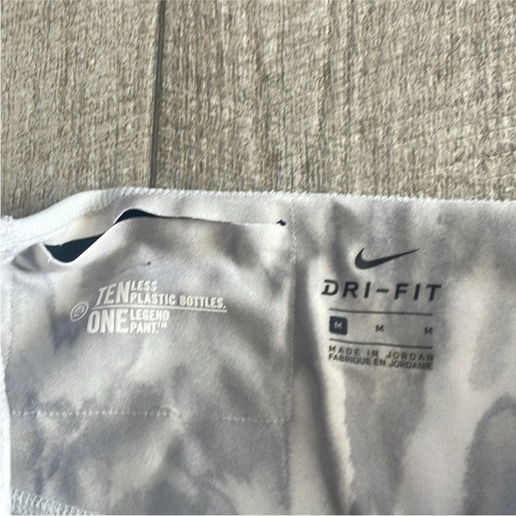 Nike Dri-Fit Size Medium Grey Tie Dye Printed High-Rise Activewear Leggings. - Picture 4 of 6